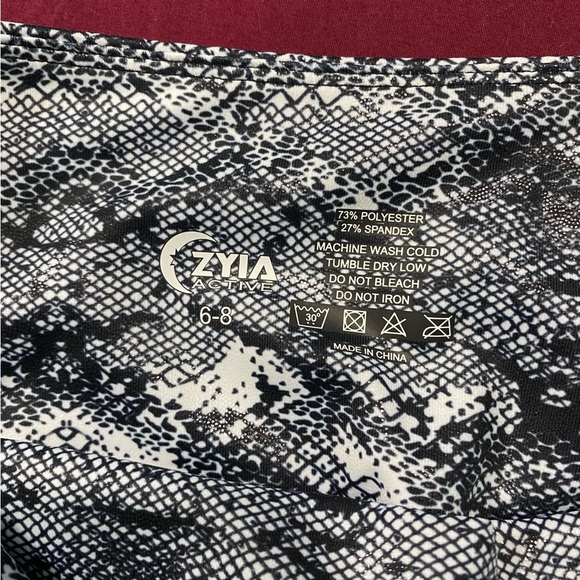 Zyia capris - Picture 3 of 4